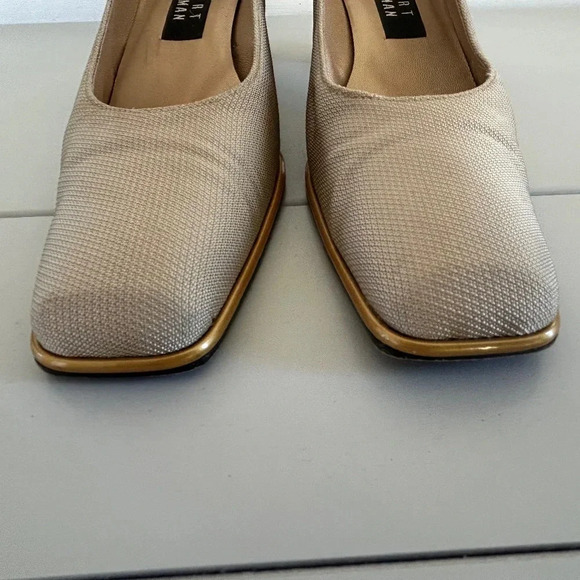 Vintage 1980/90's Stuart Weitzman Textured Square Toe Gold/Beige Pump Sz 9.5 - Picture 6 of 12